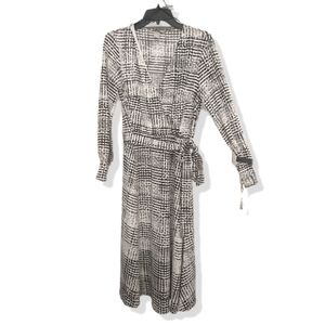 B&W belted v neck midi dress